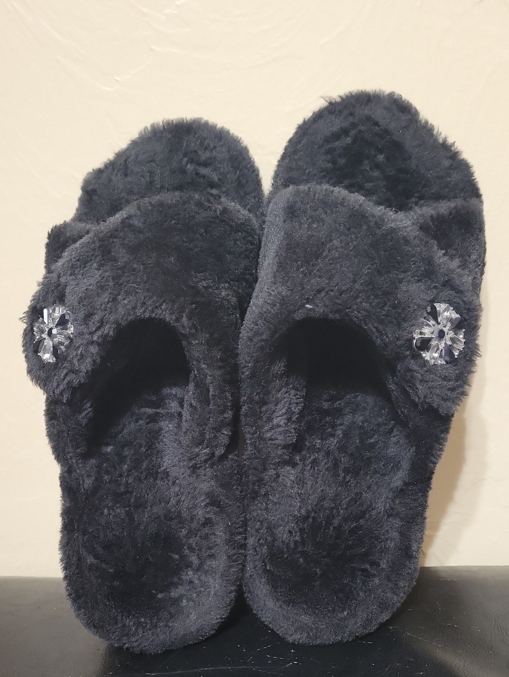 Vionic Relax Lux Black Plush Slippers Size 7